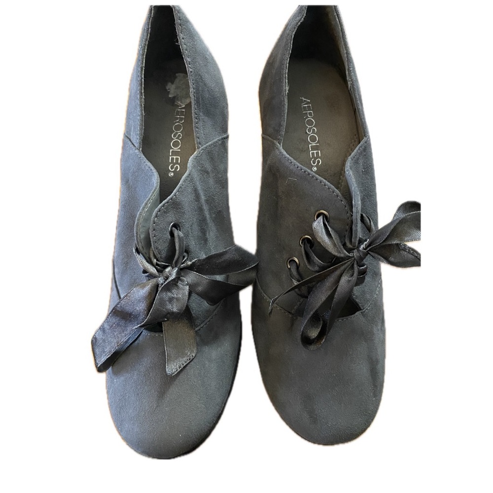 Aerosoles with laces Color gray, Size 9.5, low heel